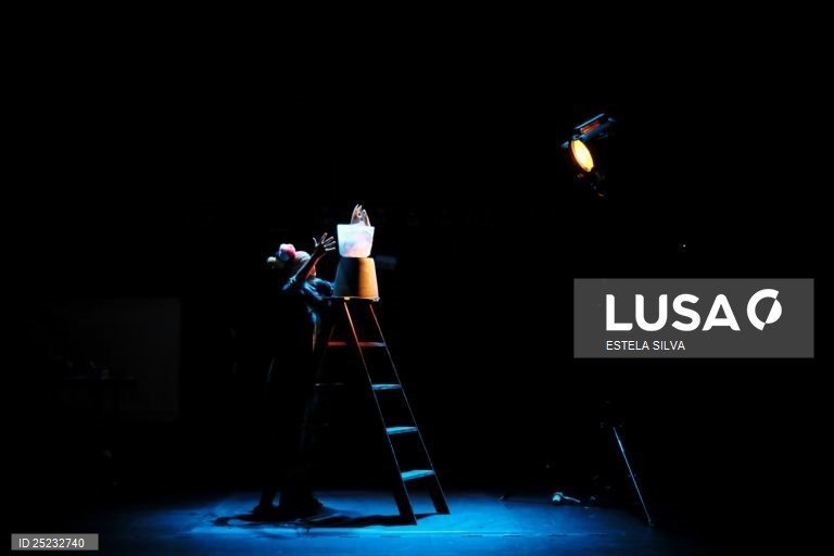 Teatro: ensaio de imprensa da peça "Verdade ou Consequência".