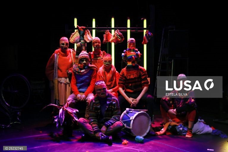 Teatro: ensaio de imprensa da peça "Verdade ou Consequência".