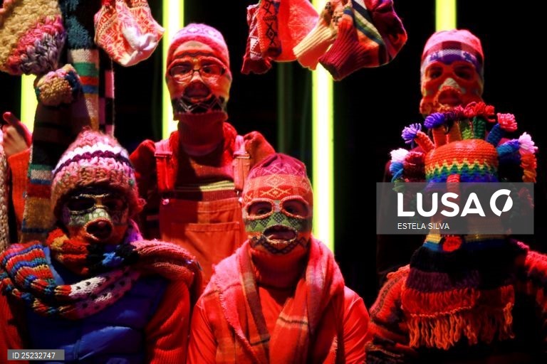 Teatro: ensaio de imprensa da peça "Verdade ou Consequência".