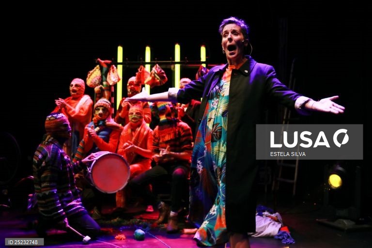 Teatro: ensaio de imprensa da peça "Verdade ou Consequência".