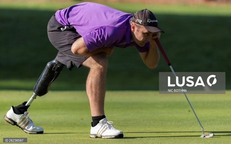 Open de golfe para atletas com deficiência em Hartbeespoort, África do Sul.