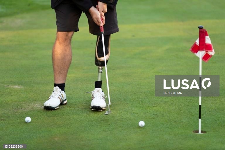 Open de golfe para atletas com deficiência em Hartbeespoort, África do Sul.