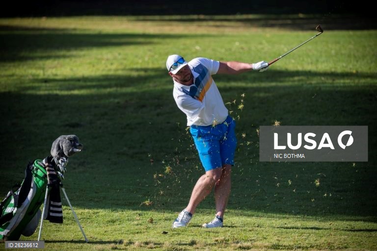 Open de golfe para atletas com deficiência em Hartbeespoort, África do Sul.
