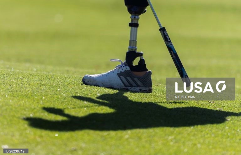 Open de golfe para atletas com deficiência em Hartbeespoort, África do Sul.