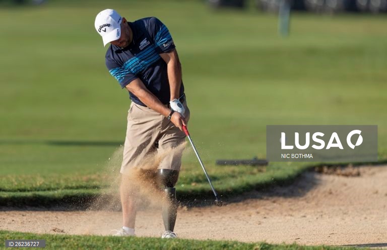 Open de golfe para atletas com deficiência em Hartbeespoort, África do Sul.