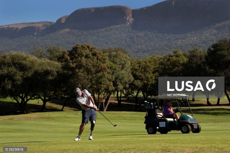 Open de golfe para atletas com deficiência em Hartbeespoort, África do Sul.