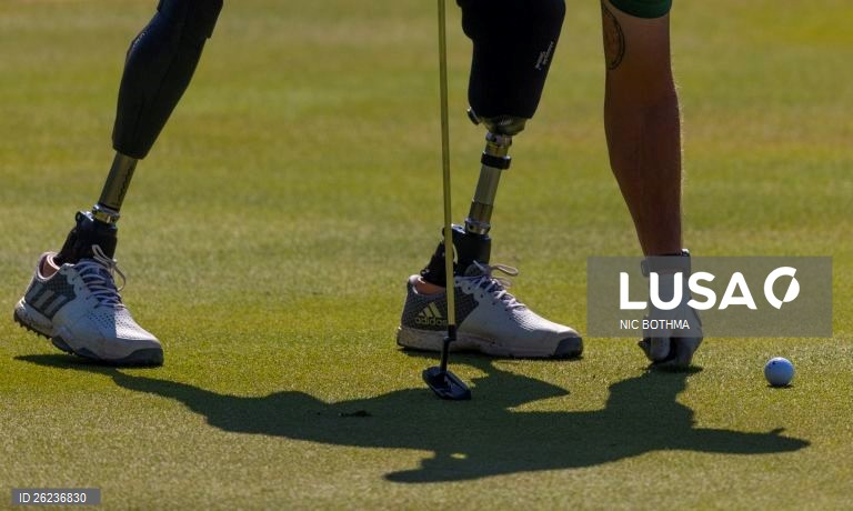 Open de golfe para atletas com deficiência em Hartbeespoort, África do Sul.