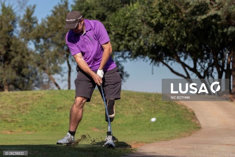 Open de golfe para atletas com deficiência em Hartbeespoort, África do Sul.
