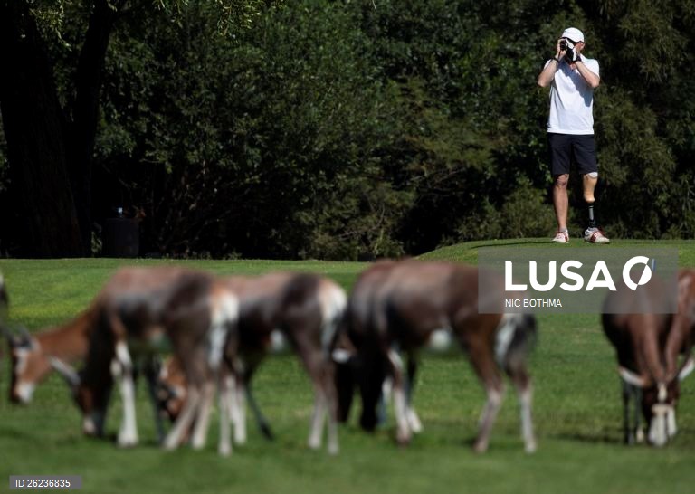 Open de golfe para atletas com deficiência em Hartbeespoort, África do Sul.