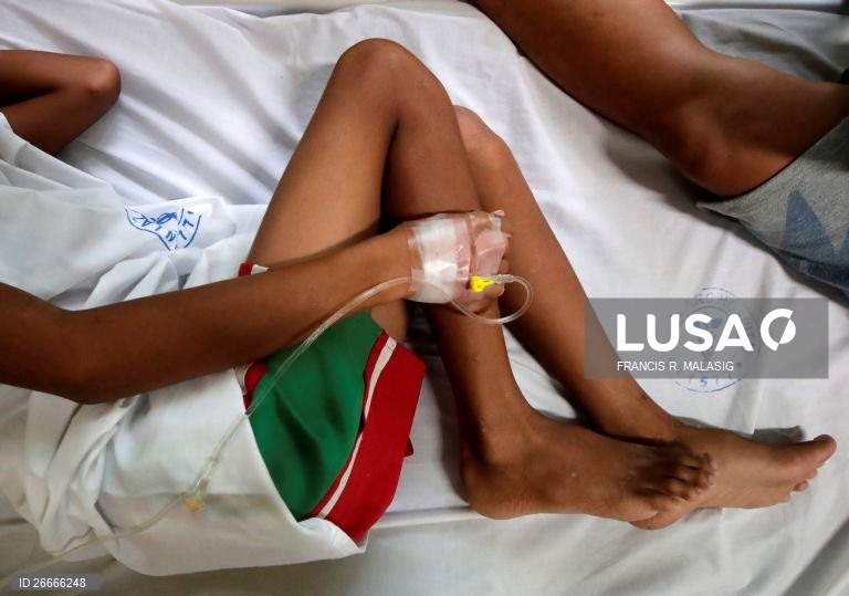 Departamento de saúde filipino declarou alerta nacional devido a um surto de dengue. 106.630 casos registrados no primeiro semestre do ano e 456 mortes, a maioria crianças menores de cinco anos.