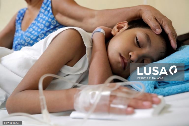 Departamento de saúde filipino declarou alerta nacional devido a um surto de dengue. 106.630 casos registrados no primeiro semestre do ano e 456 mortes, a maioria crianças menores de cinco anos.