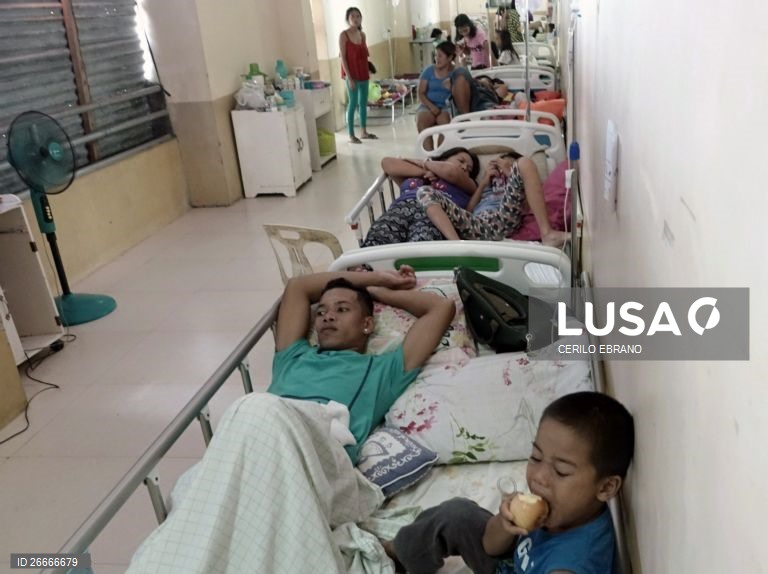 Departamento de saúde filipino declarou alerta nacional devido a um surto de dengue. 106.630 casos registrados no primeiro semestre do ano e 456 mortes, a maioria crianças menores de cinco anos.