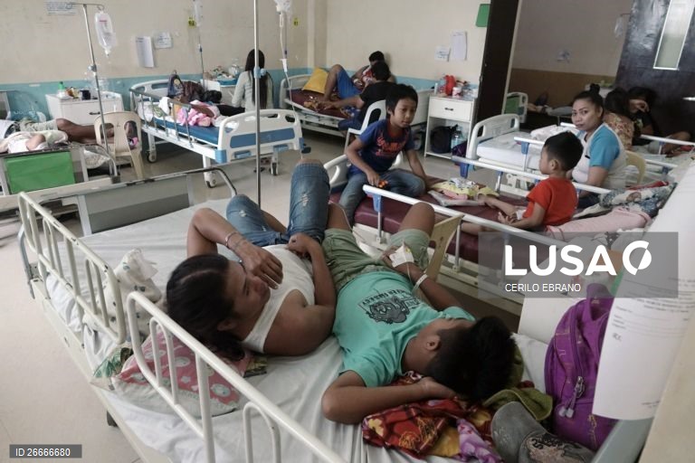 Departamento de saúde filipino declarou alerta nacional devido a um surto de dengue. 106.630 casos registrados no primeiro semestre do ano e 456 mortes, a maioria crianças menores de cinco anos.