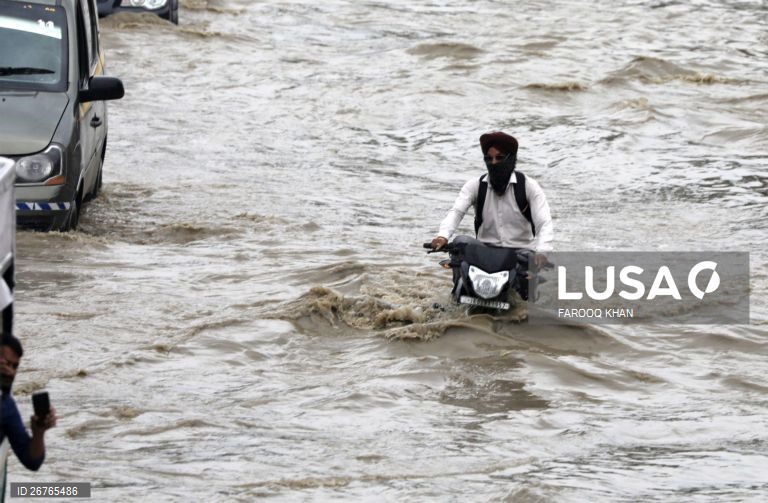 Índia: Cheias em Caxemira