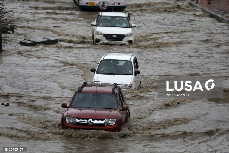 Índia: Cheias em Caxemira