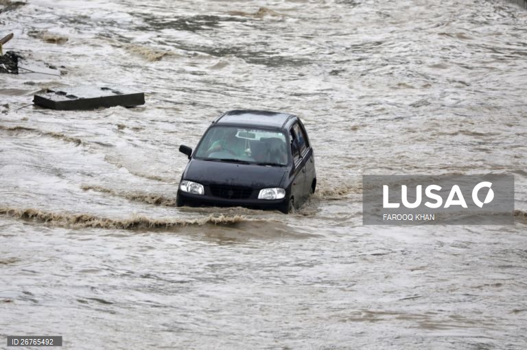Índia: Cheias em Caxemira