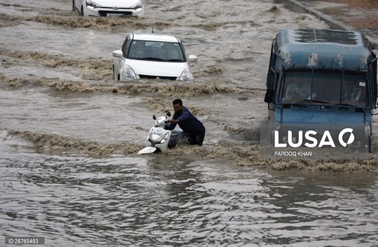 Índia: Cheias em Caxemira