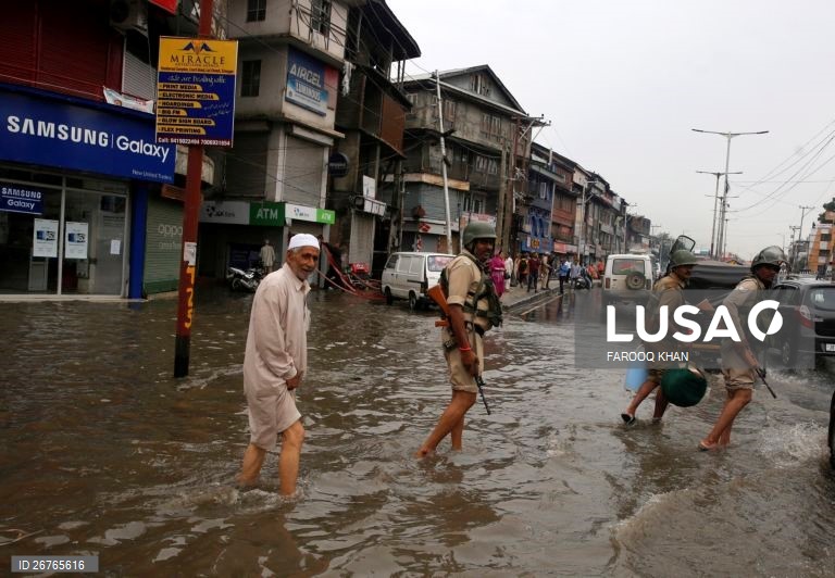 Índia: Cheias em Caxemira