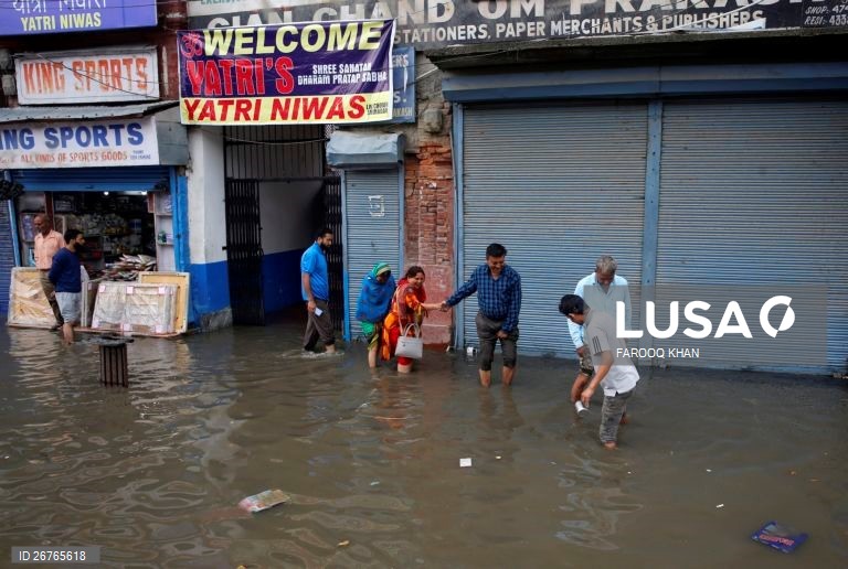 Índia: Cheias em Caxemira