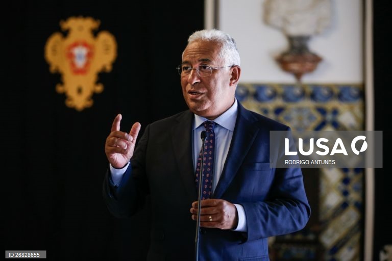 O primeiro-ministro, António Costa, em declarações à comunicação social após a reunião convocada pelo Presidente da República, Marcelo Rebelo de Sousa (ausente na fotografia) de analise à greve dos motoristas de matérias perigosas e mercadorias, no Palácio de Belém, em Lisboa, 12 de agosto de 2019. RODRIGO ANTUNES/LUSA