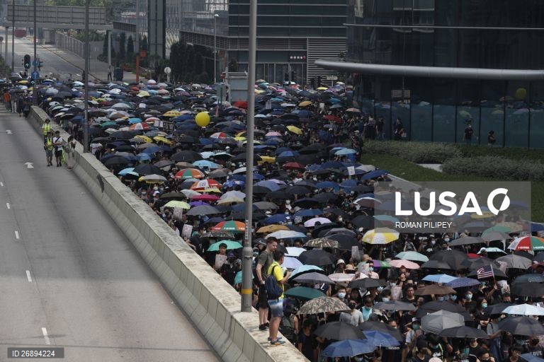 Marcha contra o governo em Hong Kong