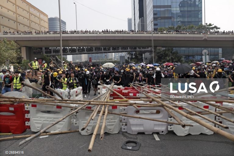 Marcha contra o governo em Hong Kong