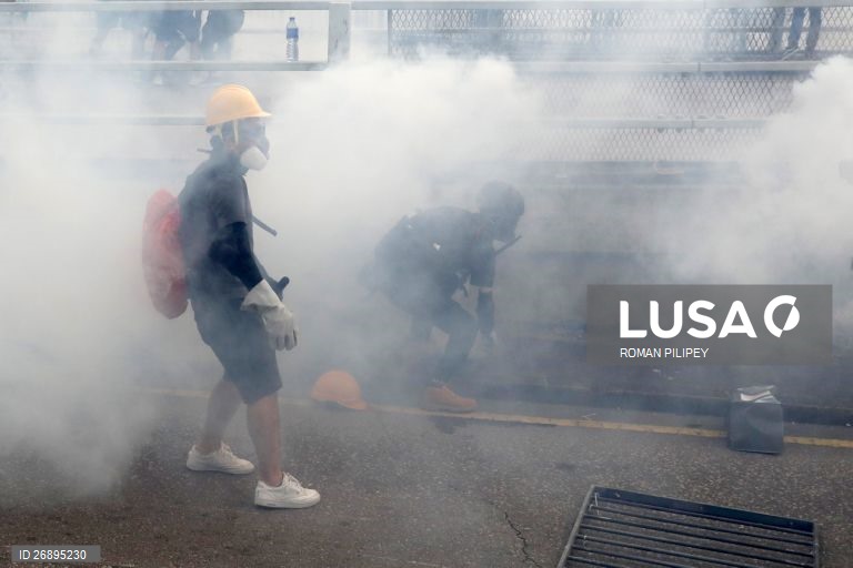 Marcha contra o governo em Hong Kong