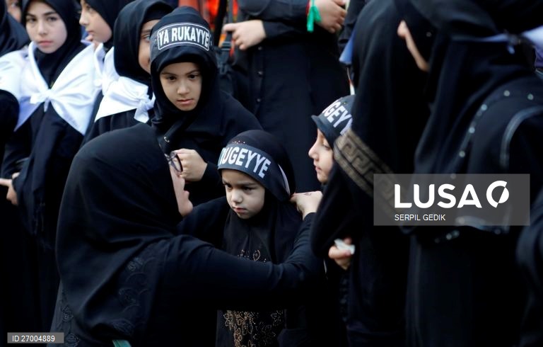 Muçulmanos xiitas celebram o dia do Ashura