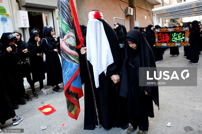 Muçulmanos xiitas celebram o dia do Ashura