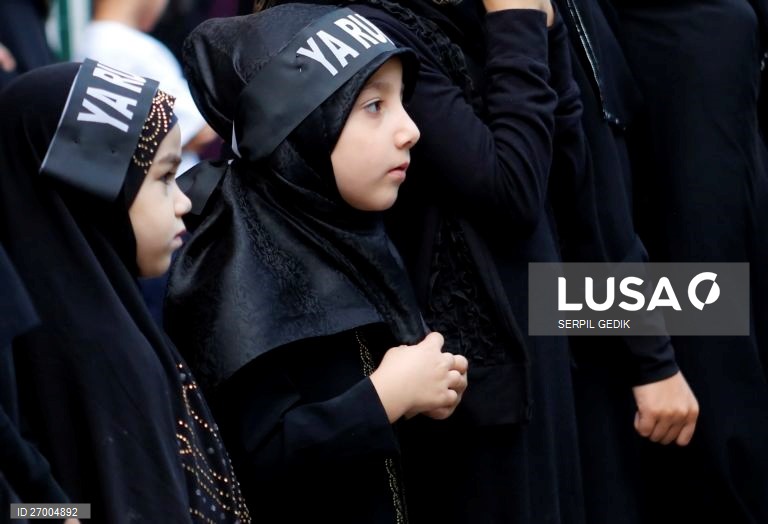 Muçulmanos xiitas celebram o dia do Ashura