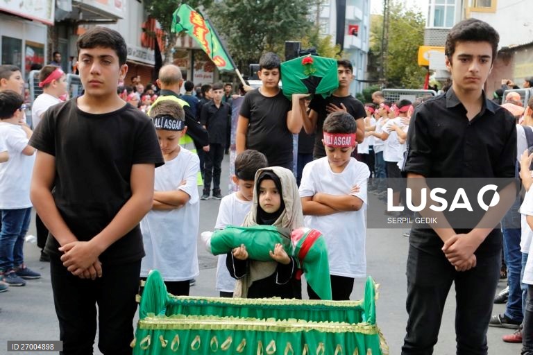 Muçulmanos xiitas celebram o dia do Ashura