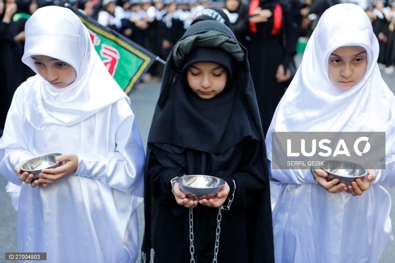 Muçulmanos xiitas celebram o dia do Ashura