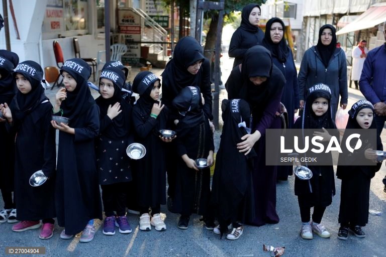 Muçulmanos xiitas celebram o dia do Ashura