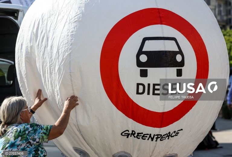 Alemanha: Protesto contra o uso de combustíveis fosseis em Frankfurt