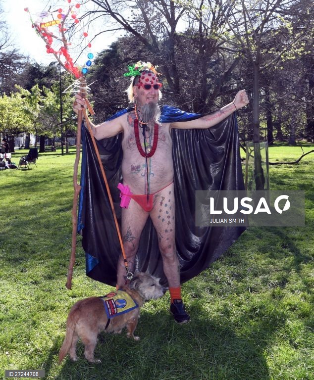 Ativistas da Extinction Rebellion participam num protesto em Melbourne, Austrália.