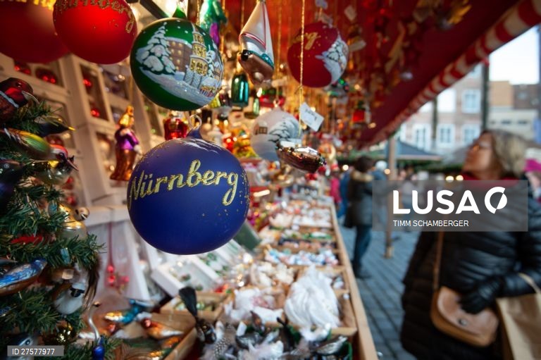 Mercado de Natal abre em Nuremberg.