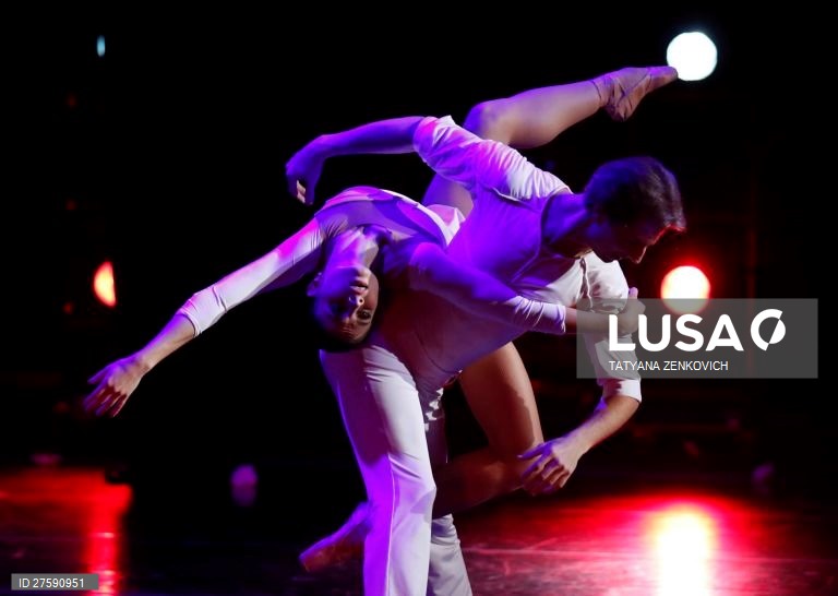 Balé de Orr e Ora em Minsk no Dia Mundial da Sida em Minsk.