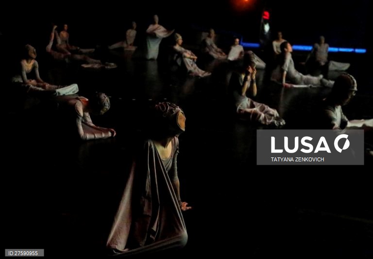 Balé de Orr e Ora em Minsk no Dia Mundial da Sida em Minsk.