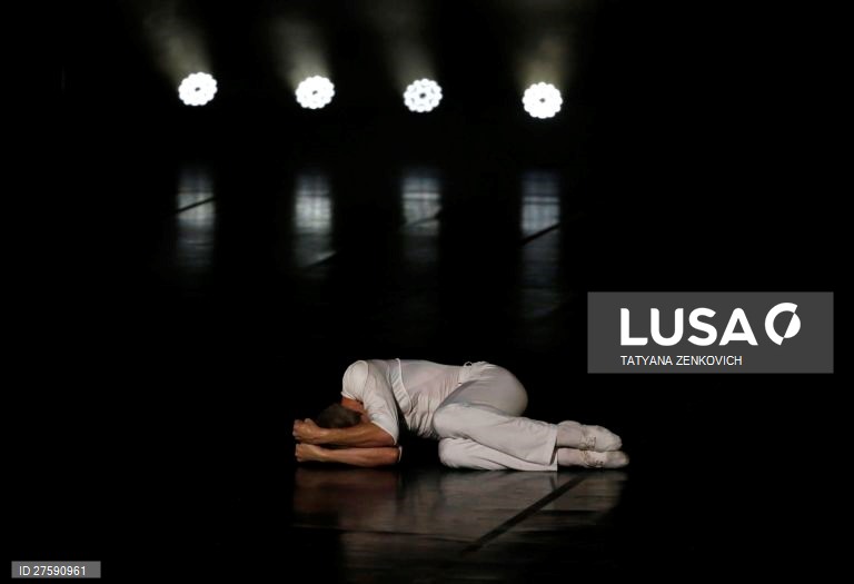 Balé de Orr e Ora em Minsk no Dia Mundial da Sida em Minsk.