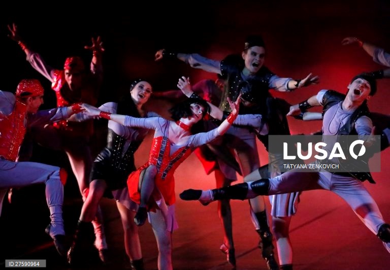 Balé de Orr e Ora em Minsk no Dia Mundial da Sida em Minsk.