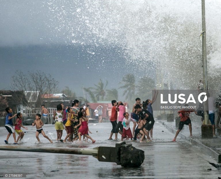 Filipinas: Passagem do tufão Kammuri