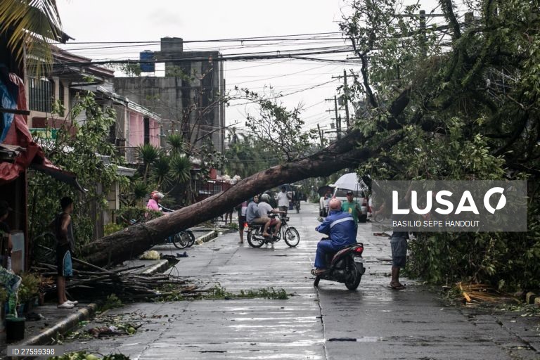 Filipinas: Passagem do tufão Kammuri