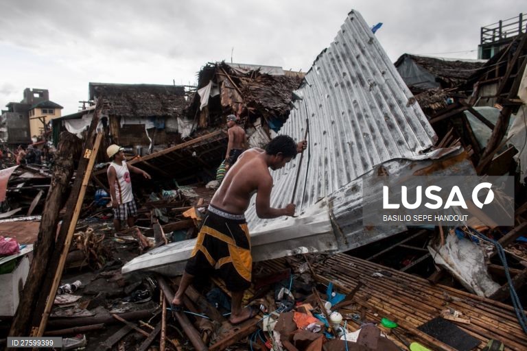 Filipinas: Passagem do tufão Kammuri