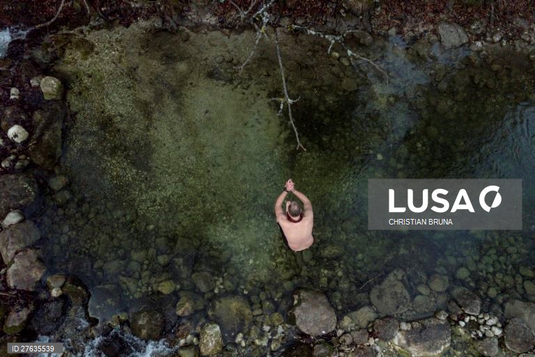 Aústria: Mergulhos no Rio Grundleseer Traun