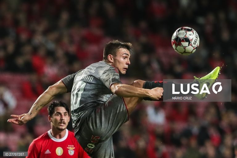 O Benfica venceu o Sporting de Braga por 2-1 e apurou-se para os quartos de final da Taça de Portugal em futebol, num encontro em que esteve a perder, disputado no estádio da Luz, em Lisboa.