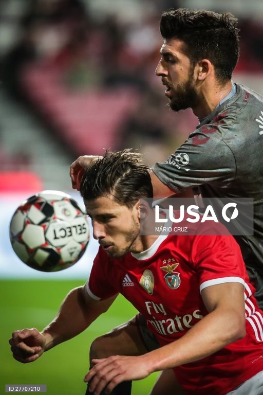 O Benfica venceu o Sporting de Braga por 2-1 e apurou-se para os quartos de final da Taça de Portugal em futebol, num encontro em que esteve a perder, disputado no estádio da Luz, em Lisboa.