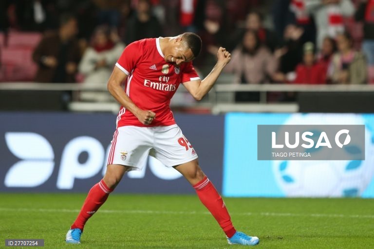 O Benfica venceu o Sporting de Braga por 2-1 e apurou-se para os quartos de final da Taça de Portugal em futebol, num encontro em que esteve a perder, disputado no estádio da Luz, em Lisboa.