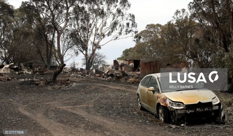 Rescaldo de um incêndio na Austrália.