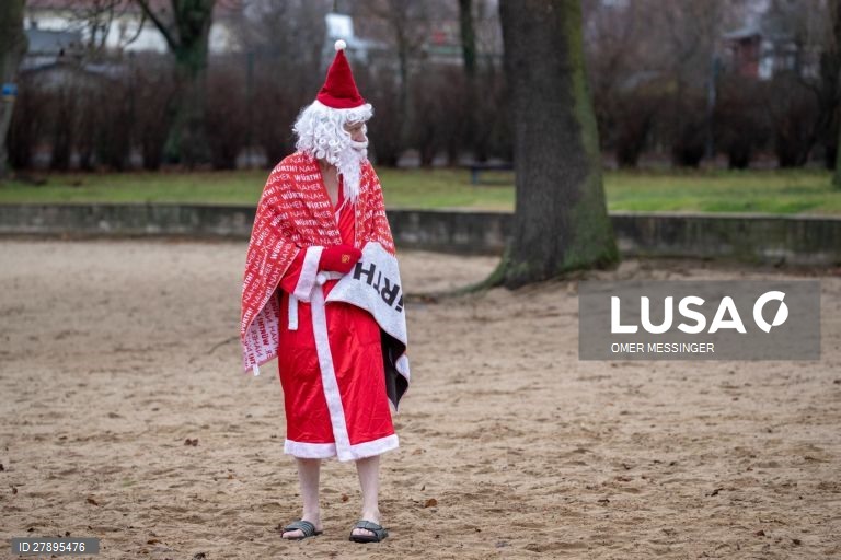 Celebração do Natal no lago Orankesee, em Berlim, na Alemanha.