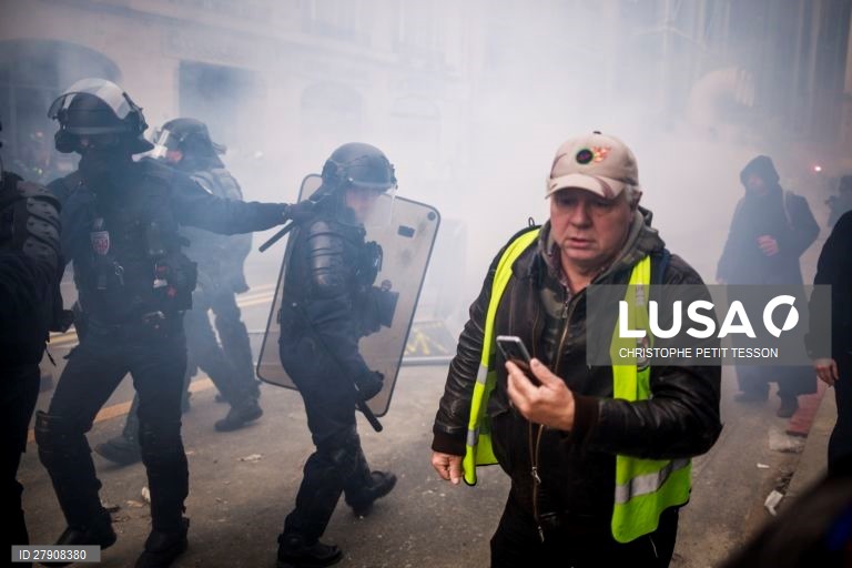 Manifestação dos coletes amarelos em França